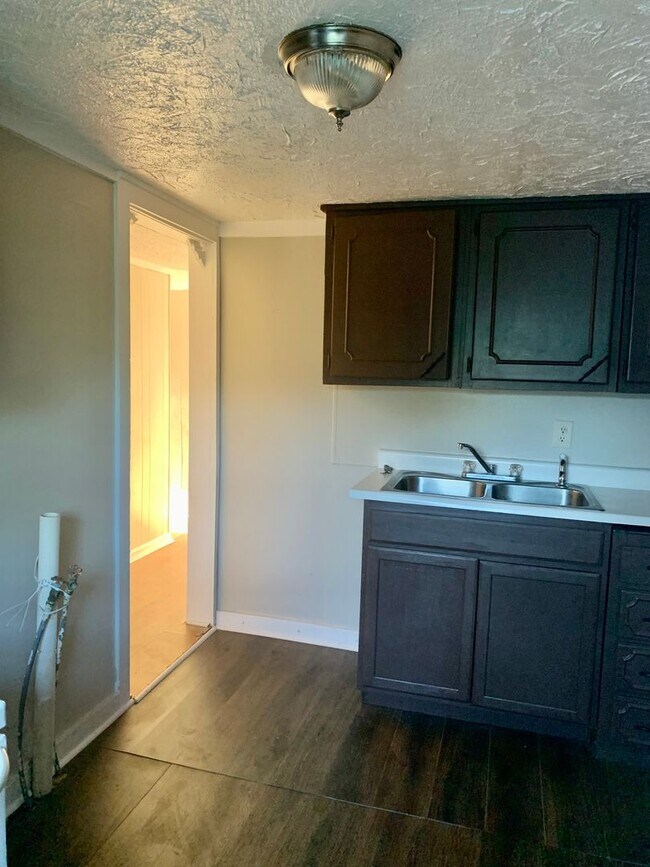 Building Photo - 308 N 14th St