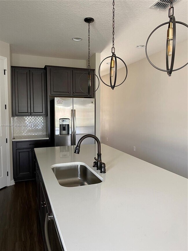 Building Photo - 125 Lake Smart Cir