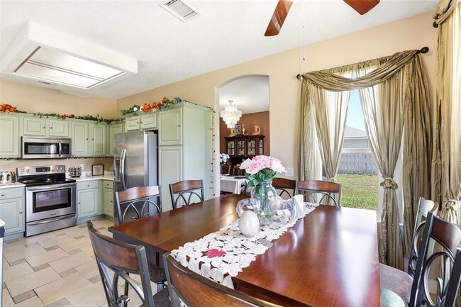 Building Photo - 824 Lake Biscayne Way