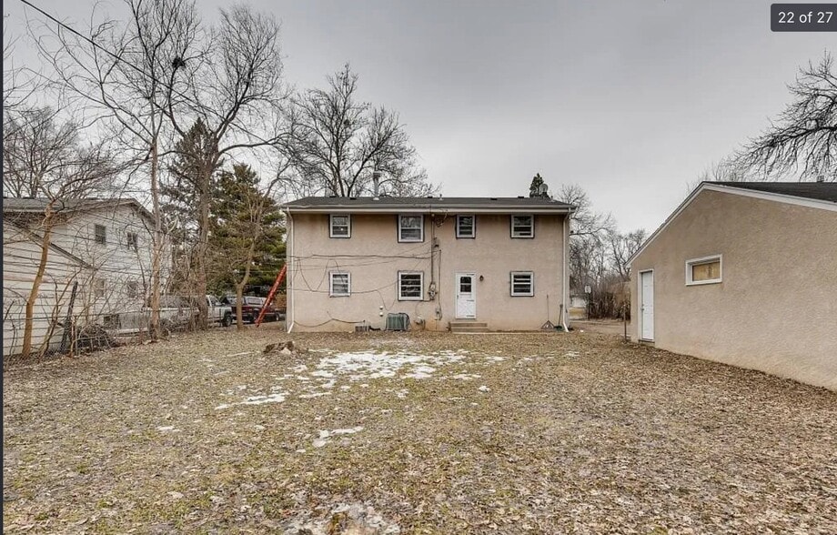 Building Photo - 403 W 74th St