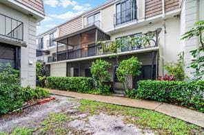 Building Photo - 6095 Village Cir N