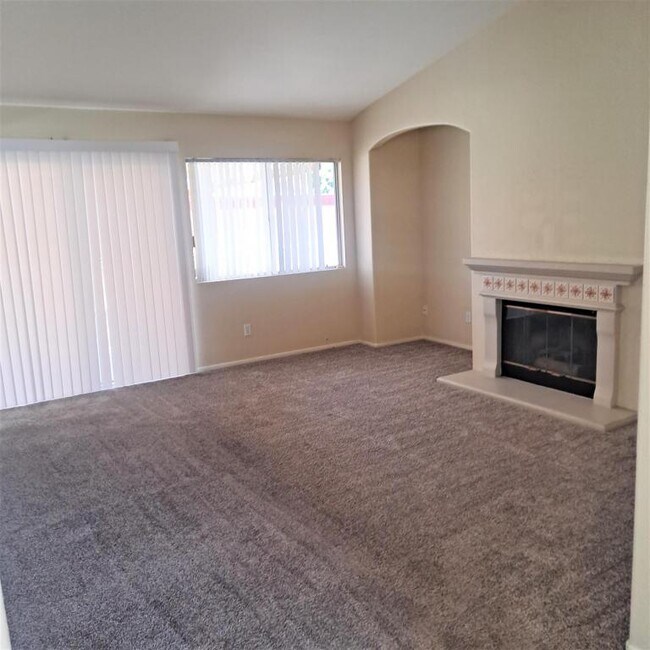 Building Photo - 1260 Ave Rosa Mundi