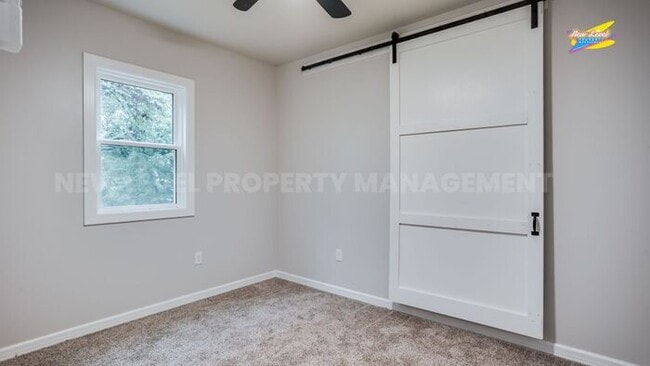 Building Photo - 1325 S Palisade St