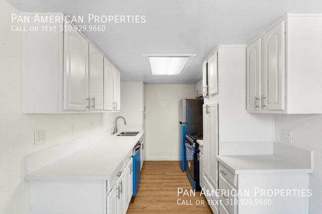 Building Photo - 4484 La Deney St
