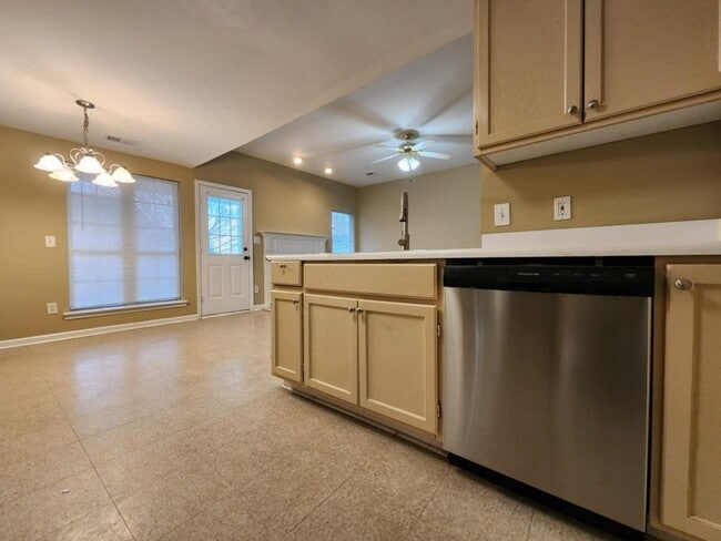 Building Photo - 124 Canyon Pl