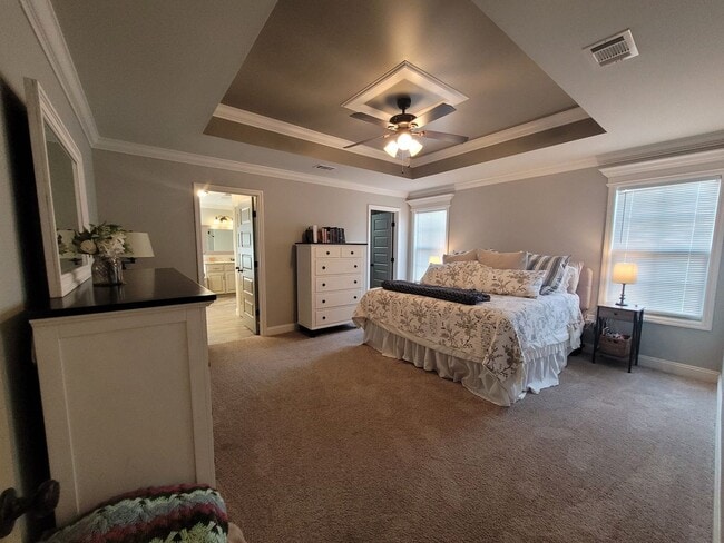 Building Photo - Beautiful 4BD/2BA Home with Screened Patio...