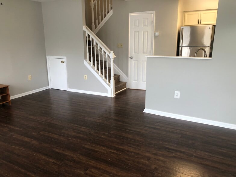 Building Photo - 6303 Sandpiper Ct