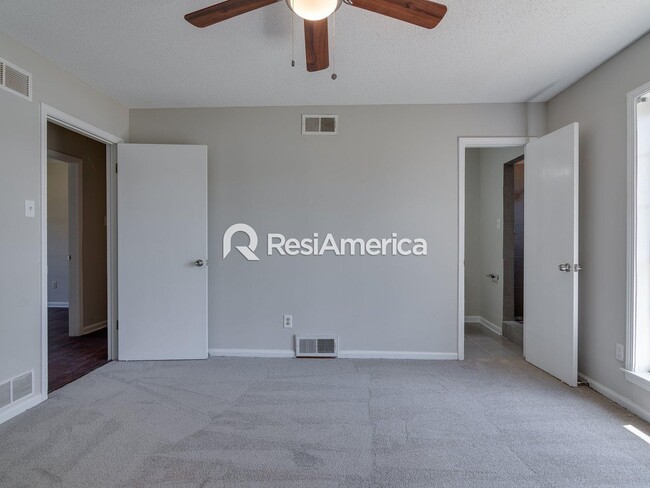 Building Photo - 3BR/2B Renovated Lake House Available For ...