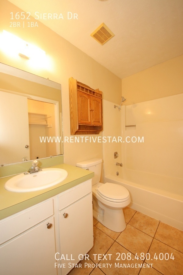 Building Photo - 2 Bedroom 1 Bathroom Apartment in Great Ne...