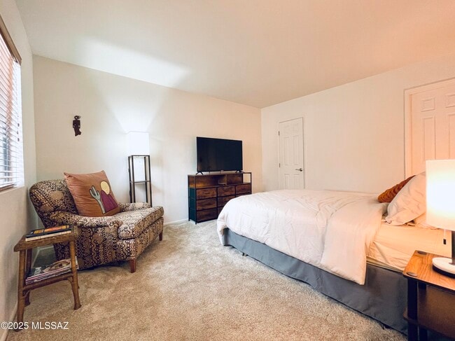 Building Photo - 5051 N Sabino Canyon Rd