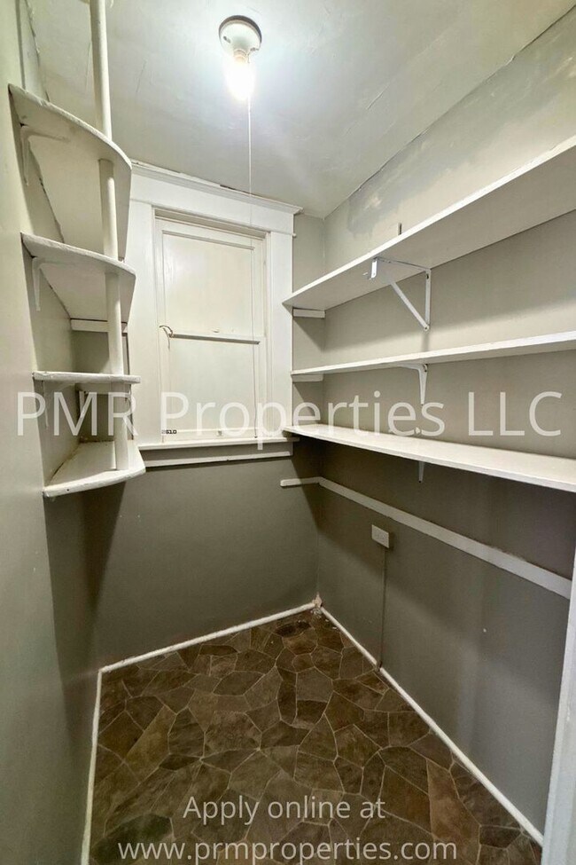 Building Photo - 2 Bedrooms / 1 Bathroom House