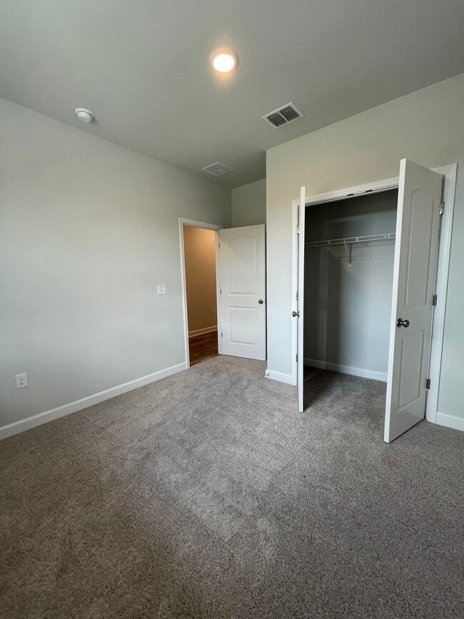 Building Photo - 108 Millbrook Dr