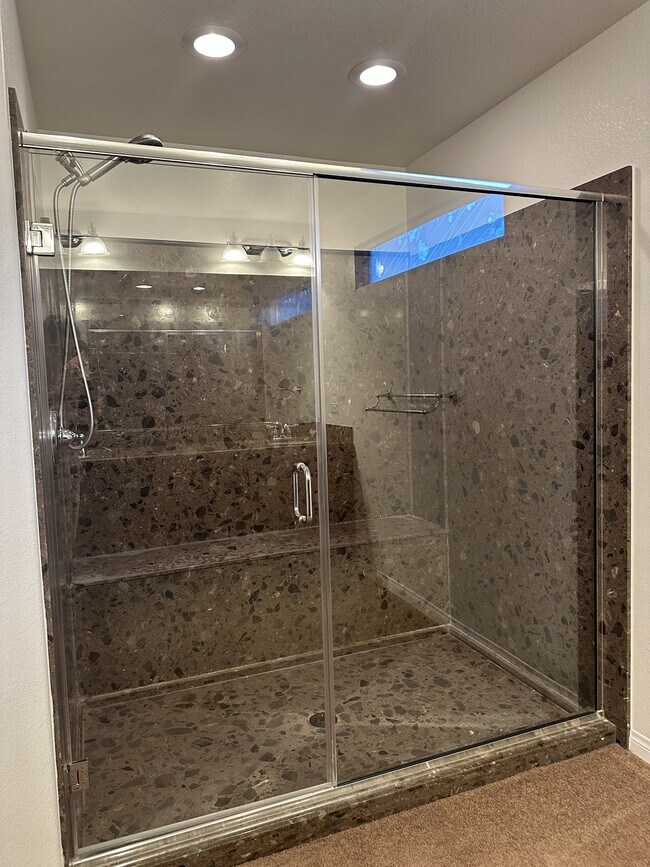 Building Photo - 6752 Philharmonic Ave