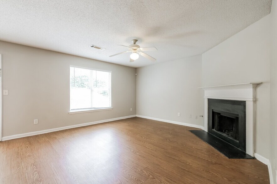 Building Photo - 3038 Summer Breeze Dr