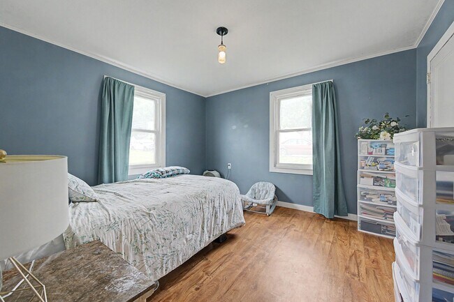 Building Photo - Spacious 5-Bedroom Home Near Radford University