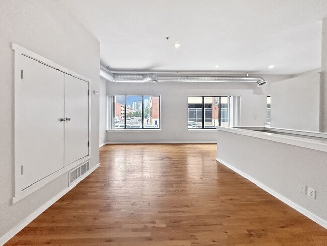 Building Photo - $0 DEPOSIT OPTION. 2 BED 2.5 BATH CONDO AT STUDIO 70 IN DENVER'S GOLDEN TRIANGLE. PARKING INCLUDED!