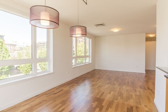 Building Photo - 2Bd/2Ba Seattle Condo