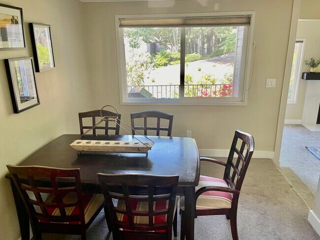 Building Photo - Beautifully Updated Mt. Park Condo Located...