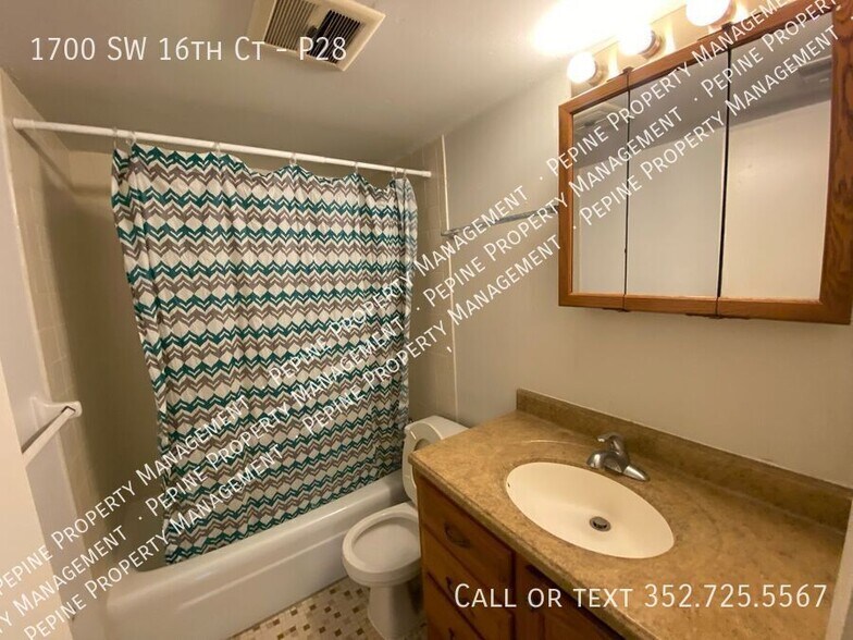 Building Photo - 1700 SW 16th Ct