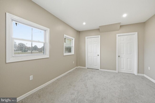 Building Photo - 667 S Broadway