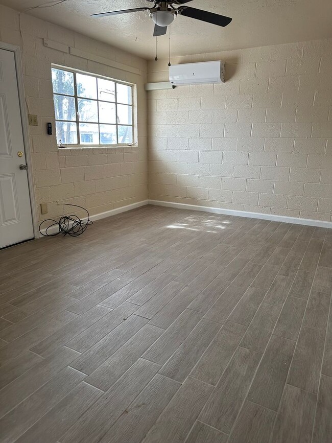 Building Photo - Great 1 Bed 1 Bath located near NMSU