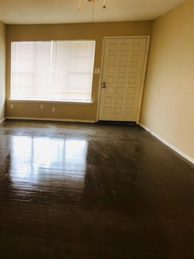 Building Photo - Cozy Home Only 10 Mins from Downtown San Antonio