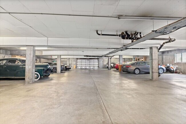 Building Photo - Enormous Waterfront Alki Condo w/ Stunning Views and Rare 2-Car Secure Parking