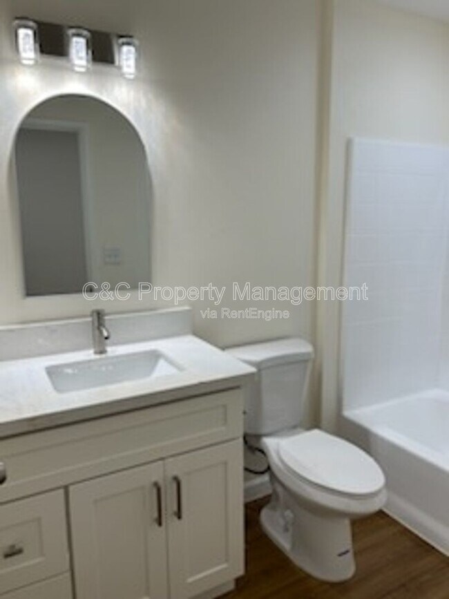Building Photo - 8912 Carvalho Ct