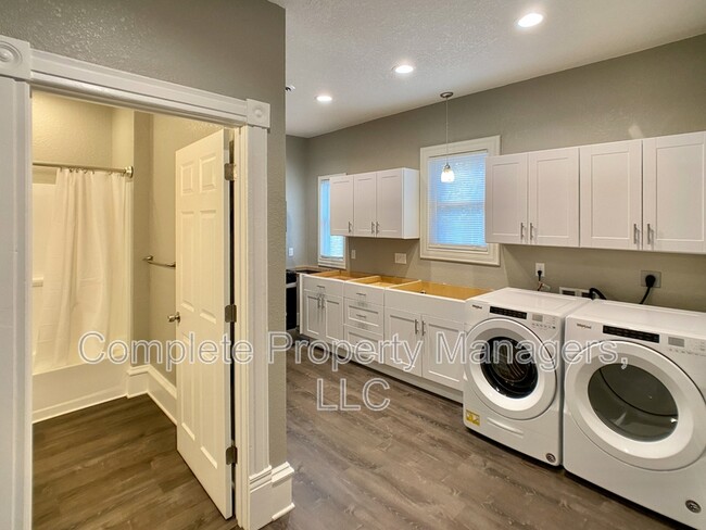 Building Photo - 258 S Pearl St