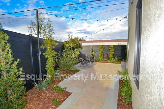 Building Photo - 1154 Essex Way