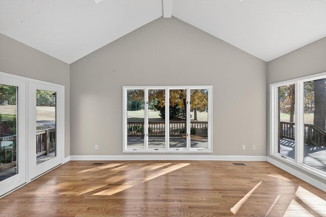 Building Photo - 205 Club Villa Dr W