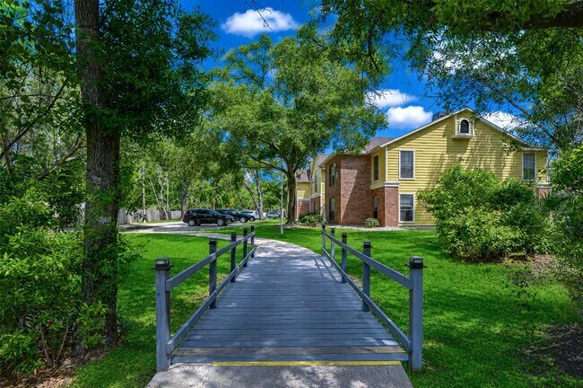 Building Photo - 8643 Mallard Reserve Dr