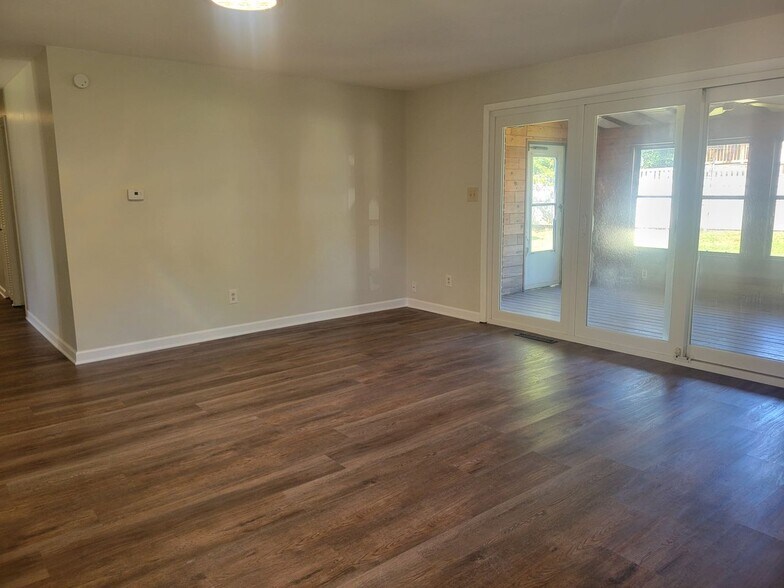 Building Photo - 1612 Lucks Rd
