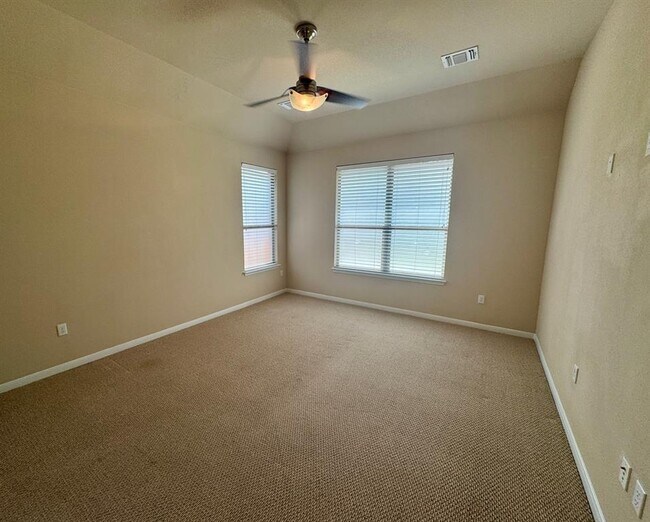 Building Photo - 137 Navigator Dr
