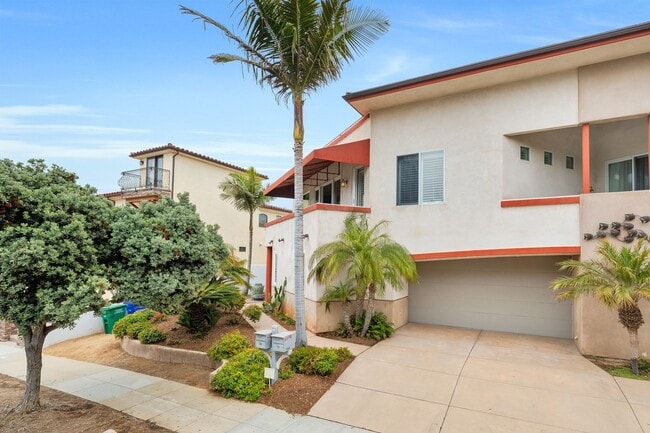 Building Photo - Luxurious Carlsbad Beach Townhouse - Your ...