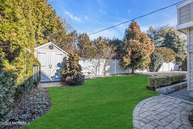 Building Photo - 215 Hollywood Ave