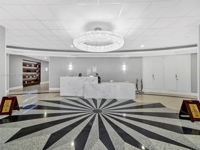 Building Photo - 3140 S Ocean Dr