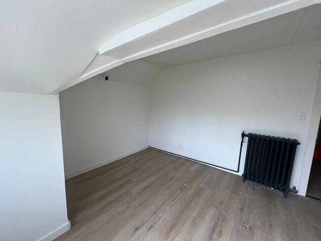 Building Photo - 616 McClellan St