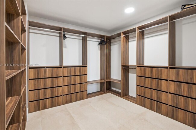 Building Photo - 19707 Turnberry Way