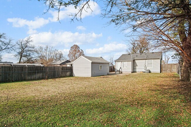 Building Photo - UPDATED 2bed 1bath in Bethany