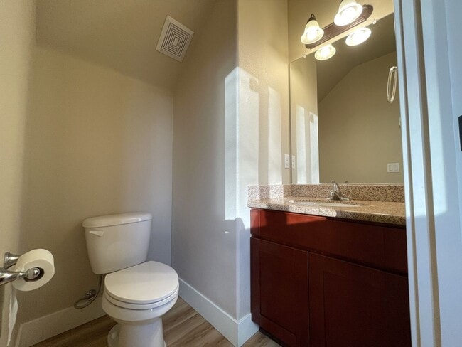 Building Photo - Fantastic South Tabor Home with Attached Garage, Washer/Dryer, A/C