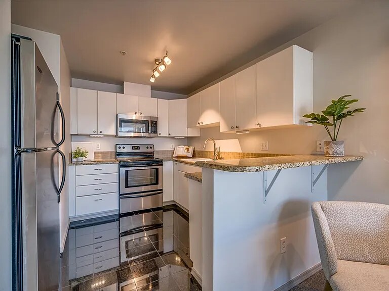 Building Photo - 323 Queen Anne Ave N