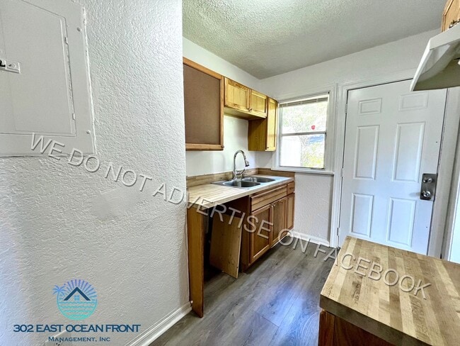 Building Photo - Lovely 3 bedroom / 1 bathroom home now ava...
