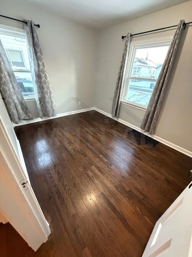 Building Photo - 389 Channing St