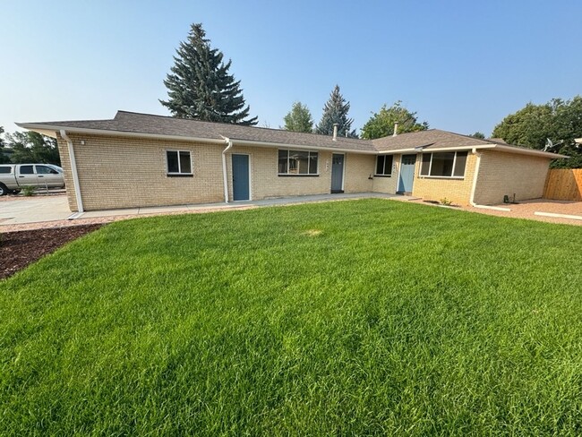 Building Photo - Newly Renovated 2BD 1BA Duplex with Garage