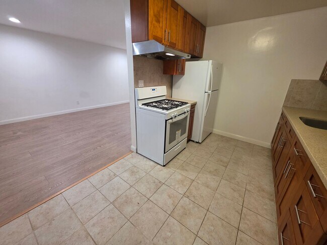Building Photo - Two-bedroom apartment, with double pain gl...