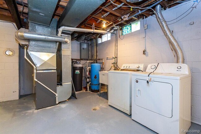 Building Photo - 7580 Thornwood St