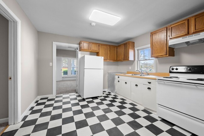 Building Photo - 2 Bedroom Home Near APSU Campus For Rent!