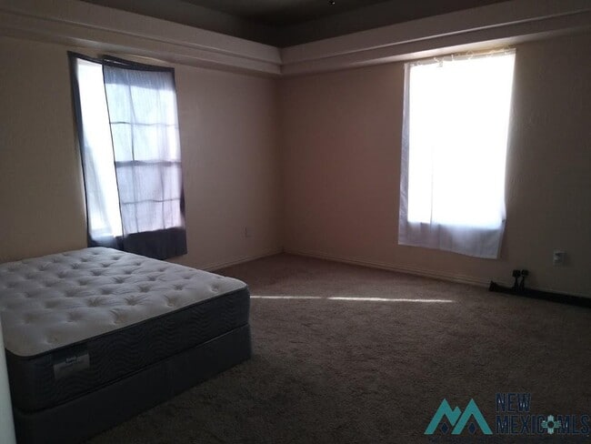 Building Photo - 2108 S Shelly Dr