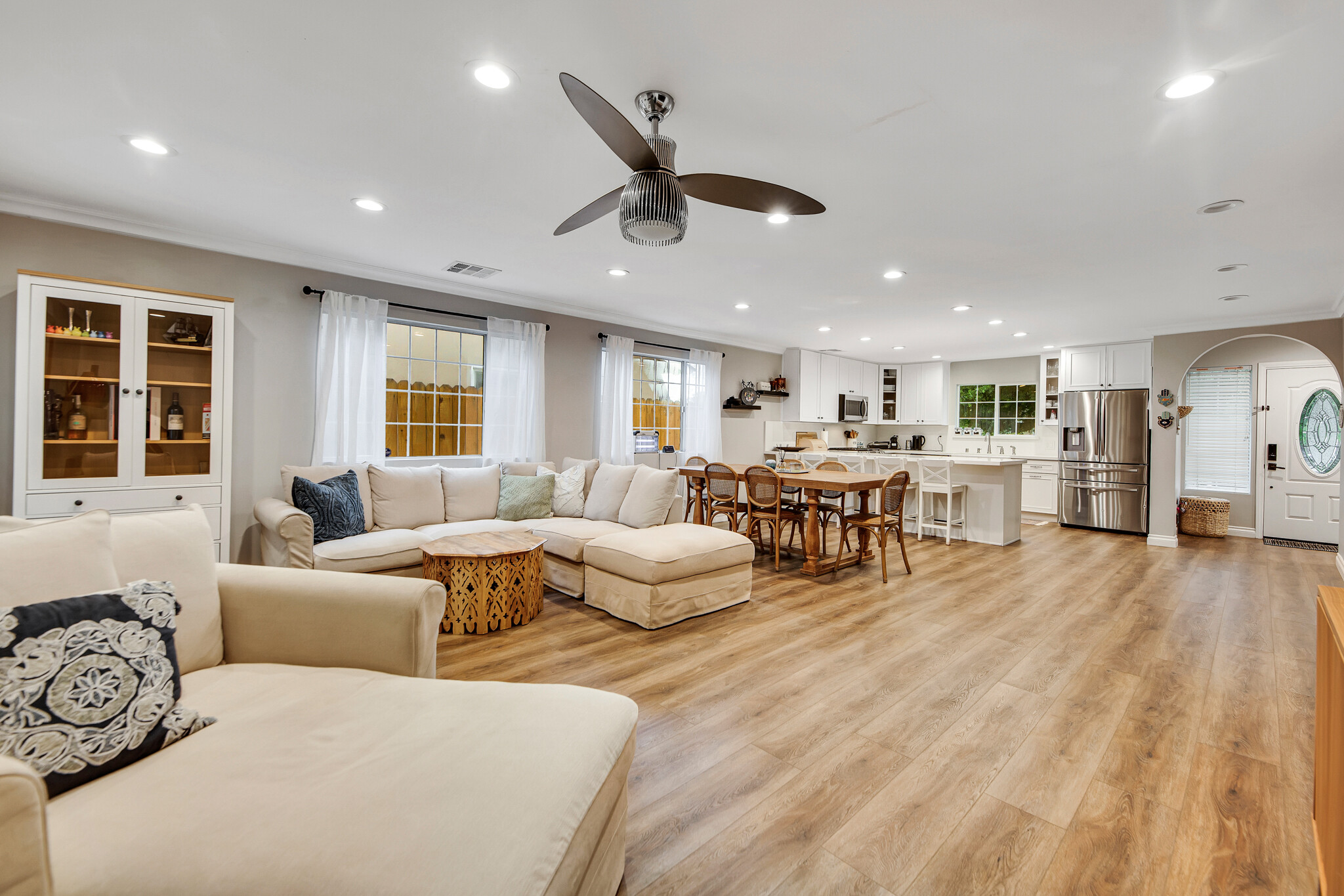 Newer windows & recessed lighting - 6908 Royer Ave